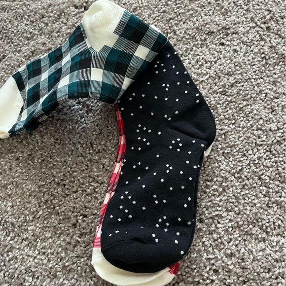 NWT Old Navy Women's Ankle Socks Plaid Set of 3 - Picture 3 of 3
